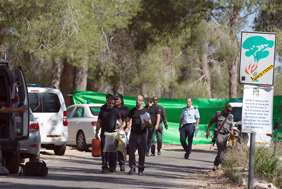 Israeli policemen search the area after a body of a Palestinian youth was found in Jerusalem's forest area on July 2, 2014. (MENAHEM KAHANA/AFP/Getty Images)