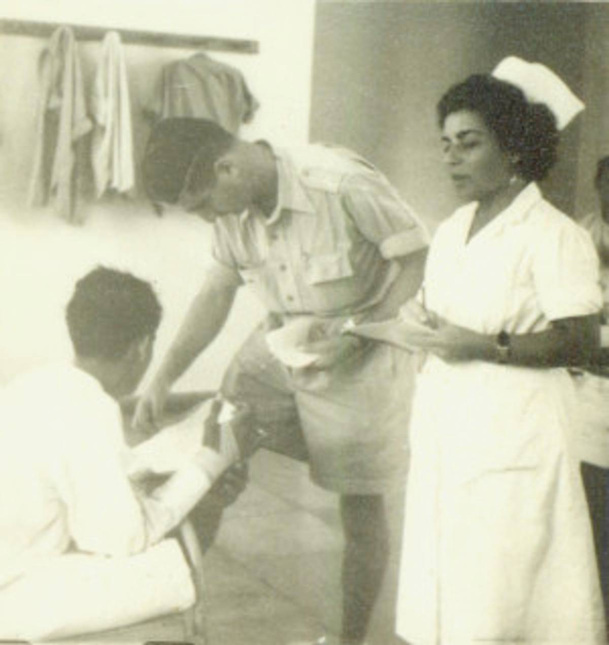 The author’s father (center) performing a ward round, 1948-1949.