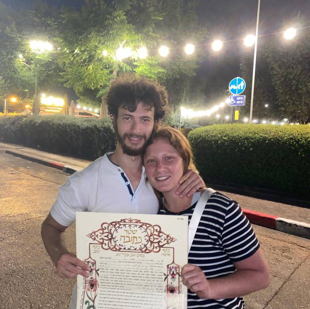 Ori Minzer and Elinor Yossfin with their ketubah. They were in Thailand when they were both summoned for duty. Despite not being engaged, the couple married immediately upon their return to Israel.