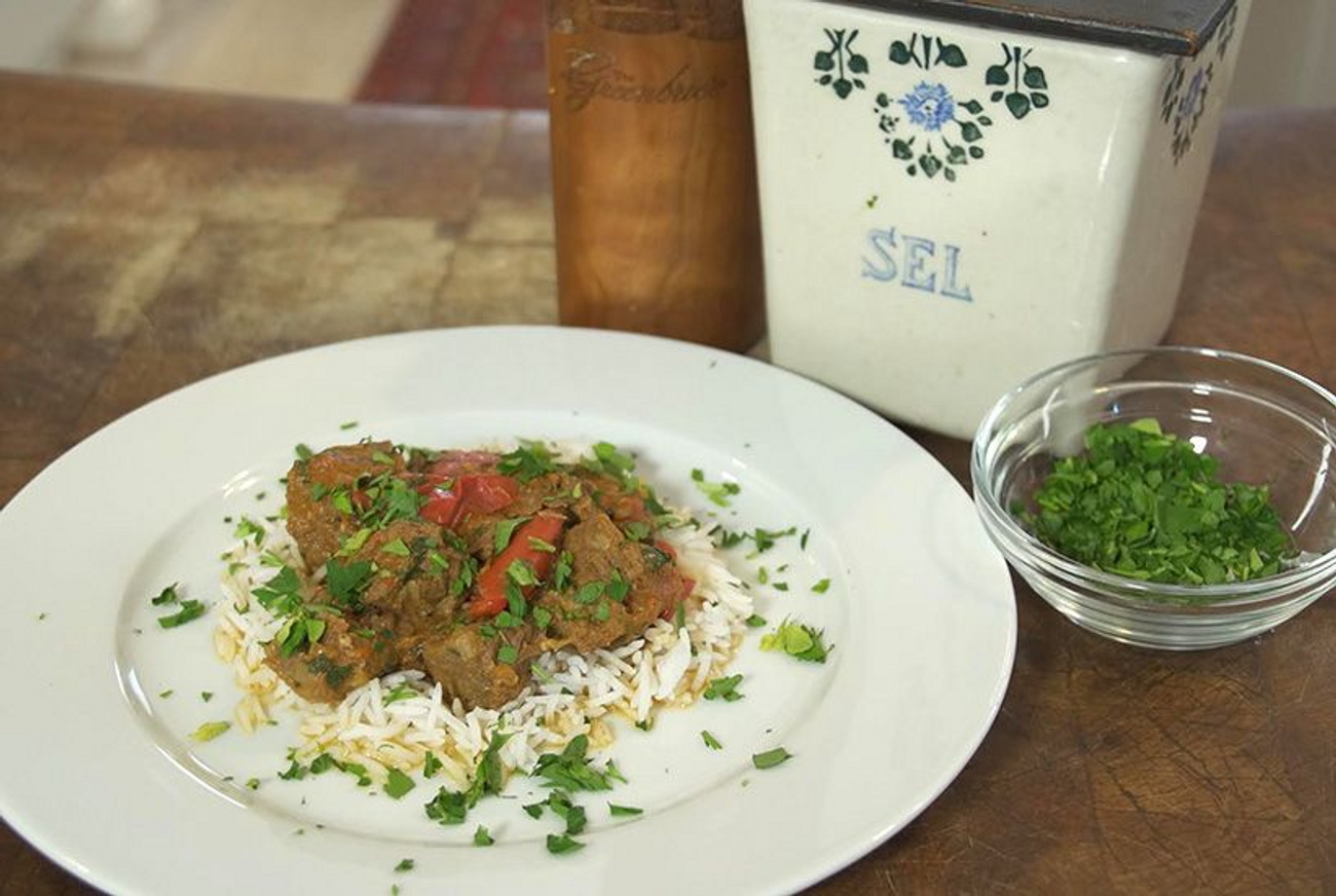 Salyanka: Georgian Beef Stew With Red Peppers and Tomatoes