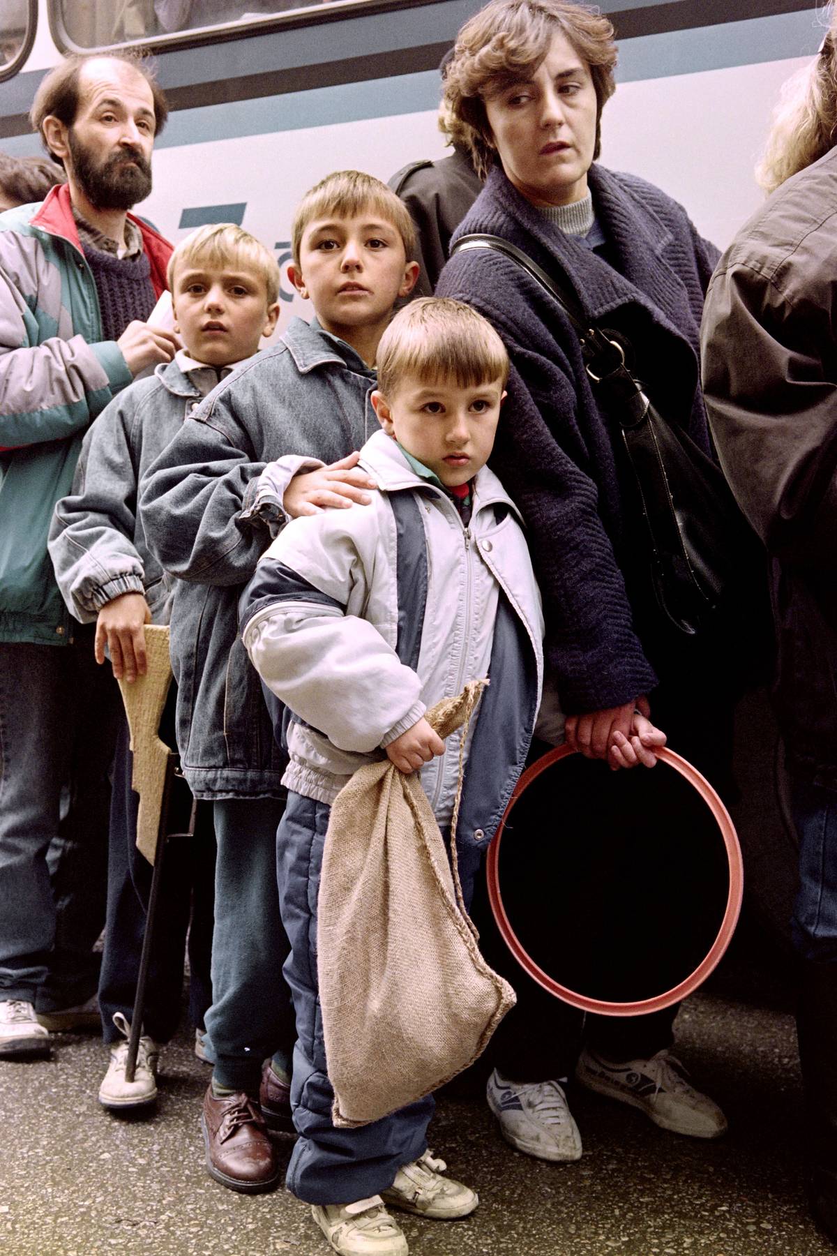 A Bosnian Jewish family boards a bus leaving Sarajevo, November 14, 1992. Some 200 Jews left Sarajevo for Split in a convoy organized by an American Jewish association. (Patrick Baz/AFP/Getty Images)