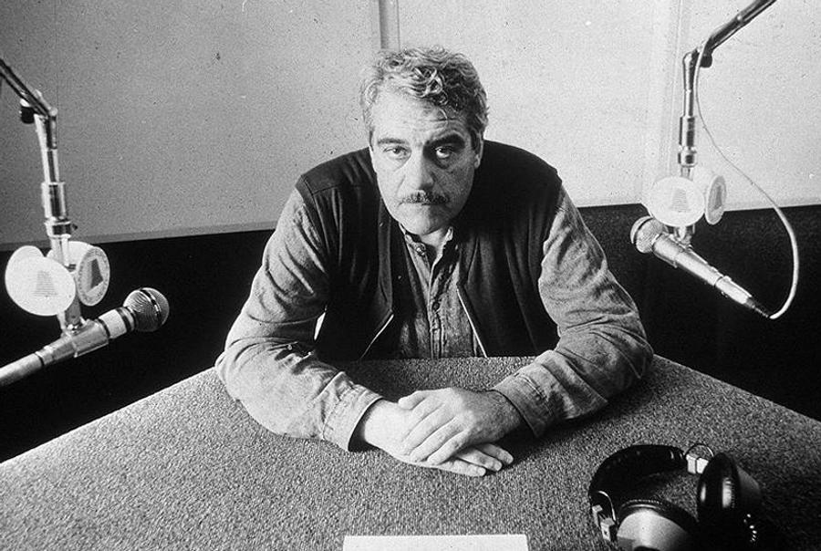 Dovlatov in the headquarters of Radio Liberty in New York, 1989.