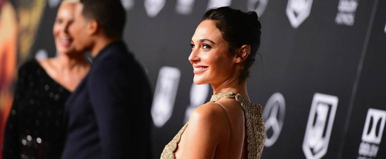 Actor Gal Gadot attends the premiere of Warner Bros. Pictures' 'Justice League' at Dolby Theatre on November 13, 2017 in Hollywood, California.
