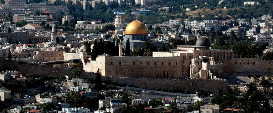 The city of Jerusalem with the Western Wall (L), the Dome of the Rock (C) and the Al-Aqsa Mosque (R).