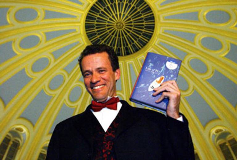 Martel winning his Man Booker in 2002.(John Li/Getty Images)