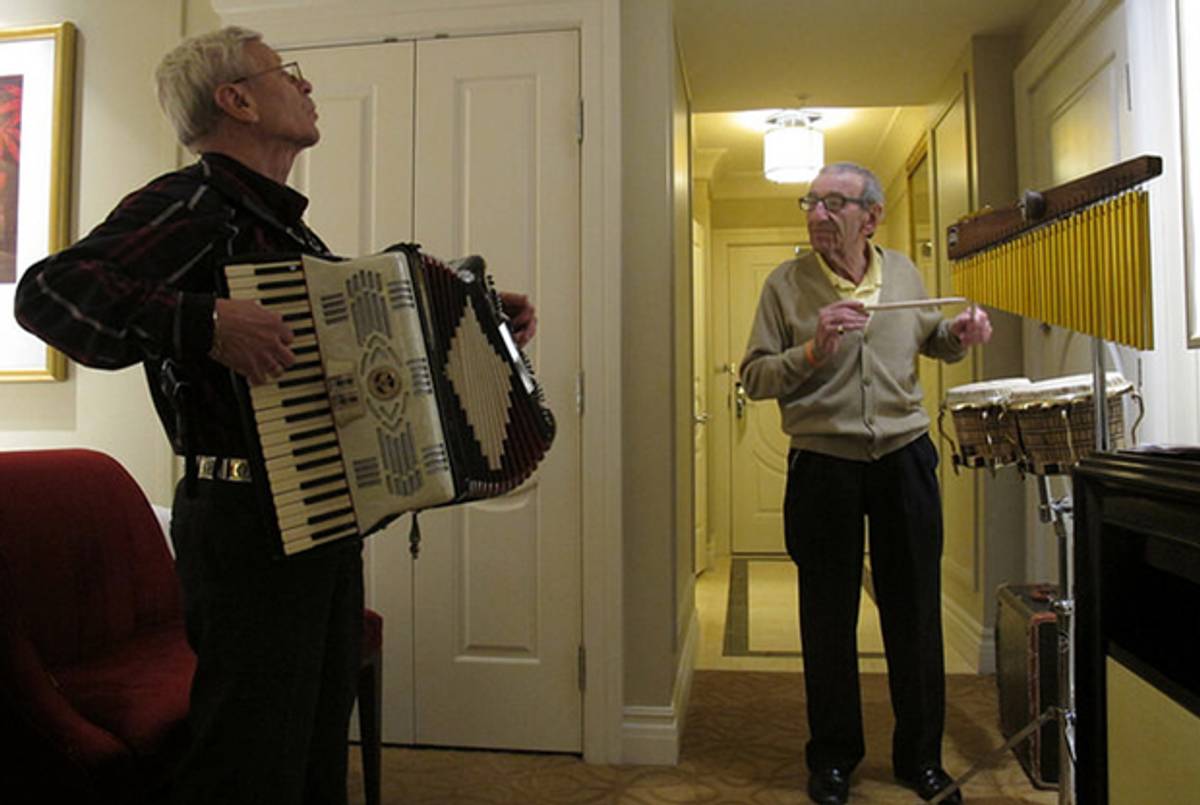 Saul Dreier, 89, and Reuwen “Ruby” Sosnowicz, 85, rehearsing in their hotel suite in Las Vegas in 2014. (Louis Lazar)