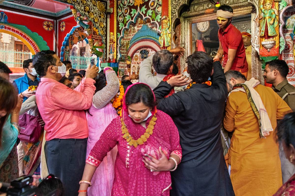 Ayodhya, India, 2022. Crush of devotees at the Hanuman Ghari temple.