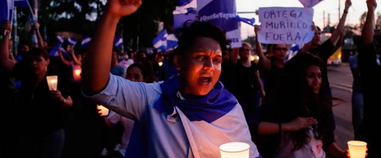Students carry candles during a protest demanding Nicaraguan President Daniel Ortega and his wife, Vice President Rosario Murillo to step down, in Managua on April 27, 2018.(Photo: Inti Ocon/AFP/Getty Images))