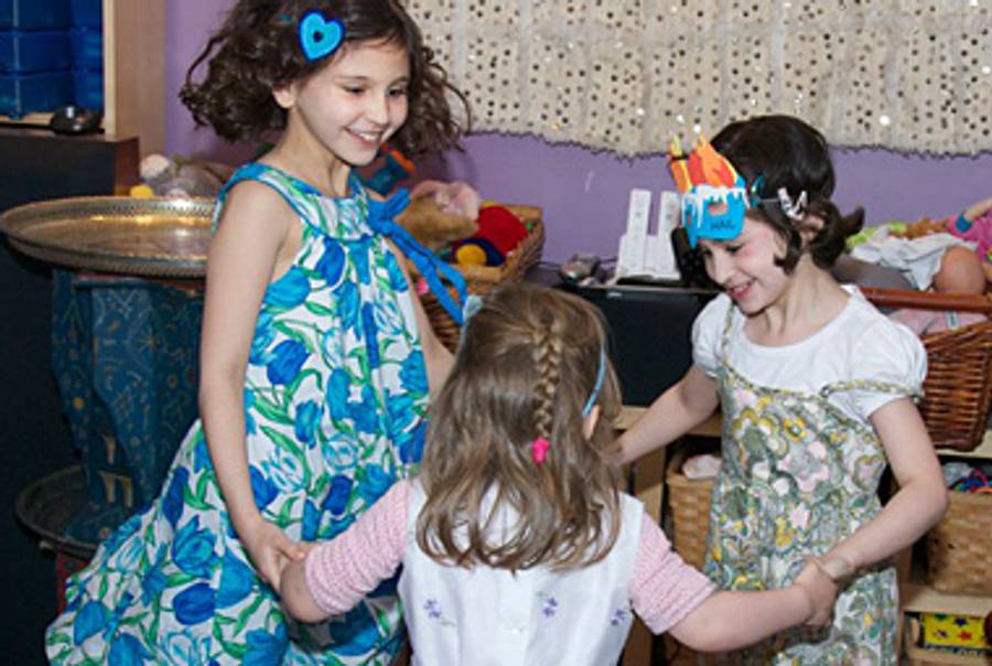 Josie and Maxine with their cousin Shirley, at Passover.(Jonathan Steuer)
