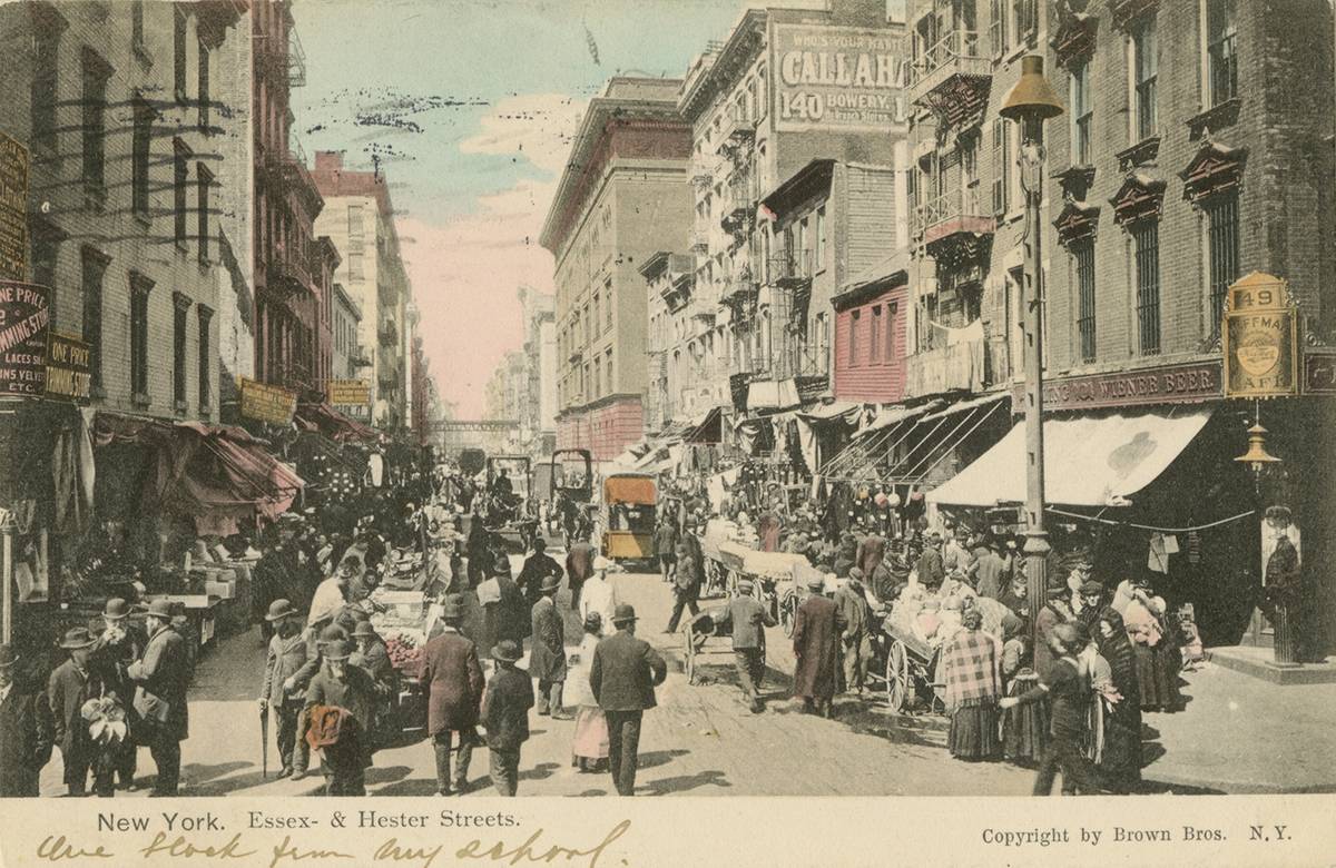 A postcard of the intersection of Essex and Hester Streets, Lower East Side, New York City. (Image courtesy of the Blavatnik Archive Foundation)