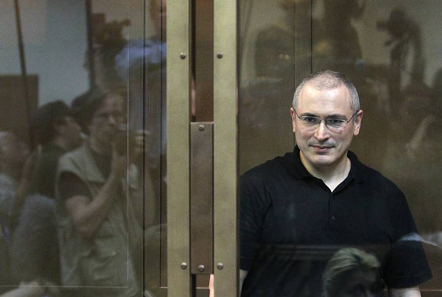 Yukos oil company chief executive officer Mikhail Khodorkovsky stands behind a glass wall at a courtroom in Moscow on May 24, 2004. (Alexey SAZONOV/AFP/Getty Images)