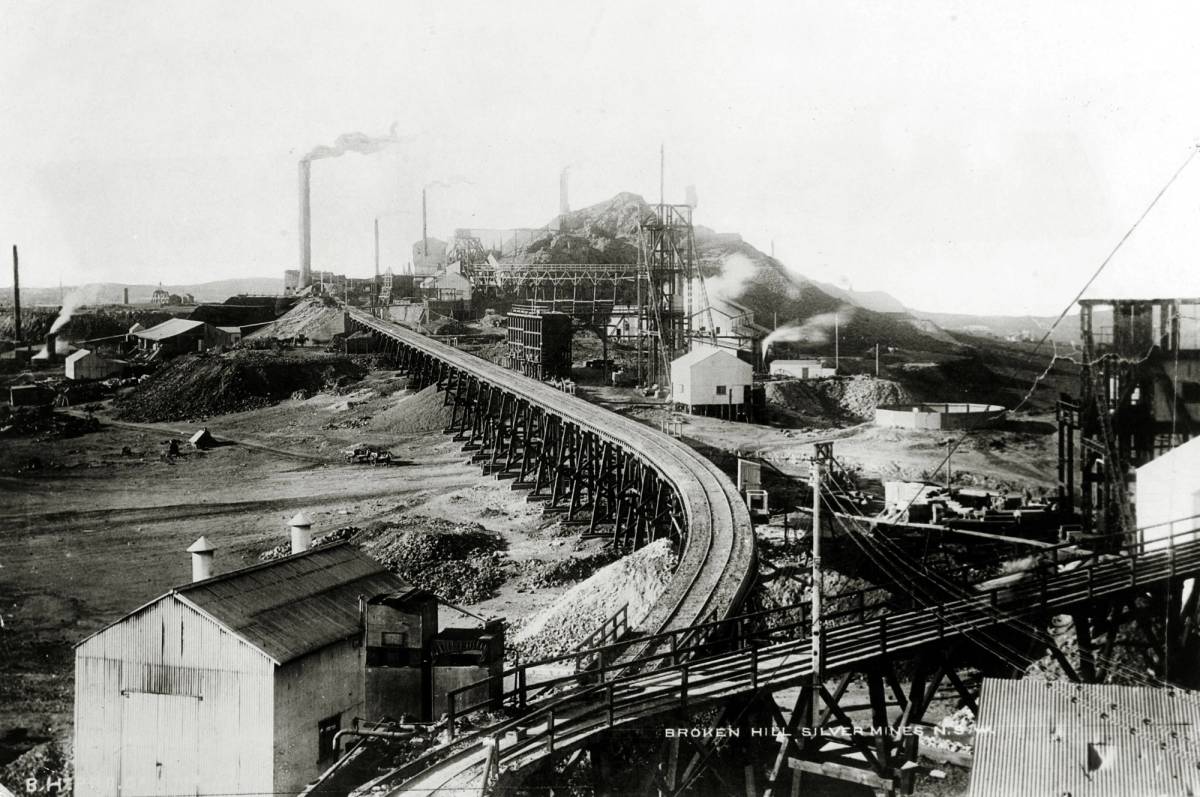 The Broken Hill silver mines, circa 1900