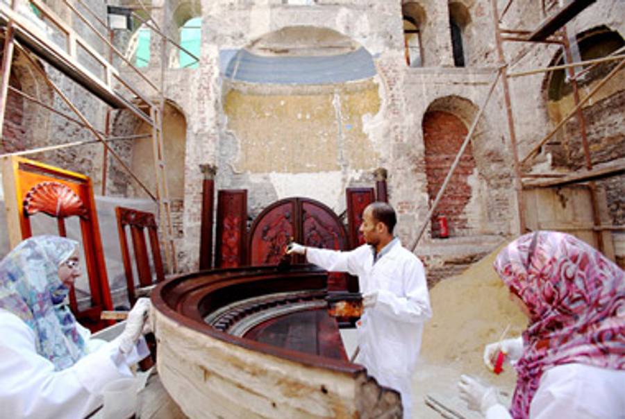 Restoration work at the Cairo synagogue where Moses Maimonides once worked and studied.(NYTimes.com)