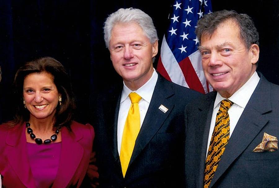 Edgar Bronfman, pictured with his wife Jan Aronson, receives the Presidential Medal of Freedom from President Bill Clinton in 1999 (Wikipedia)