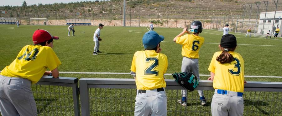 Young Israelis play baseball in Modiin, March 10, 2017.