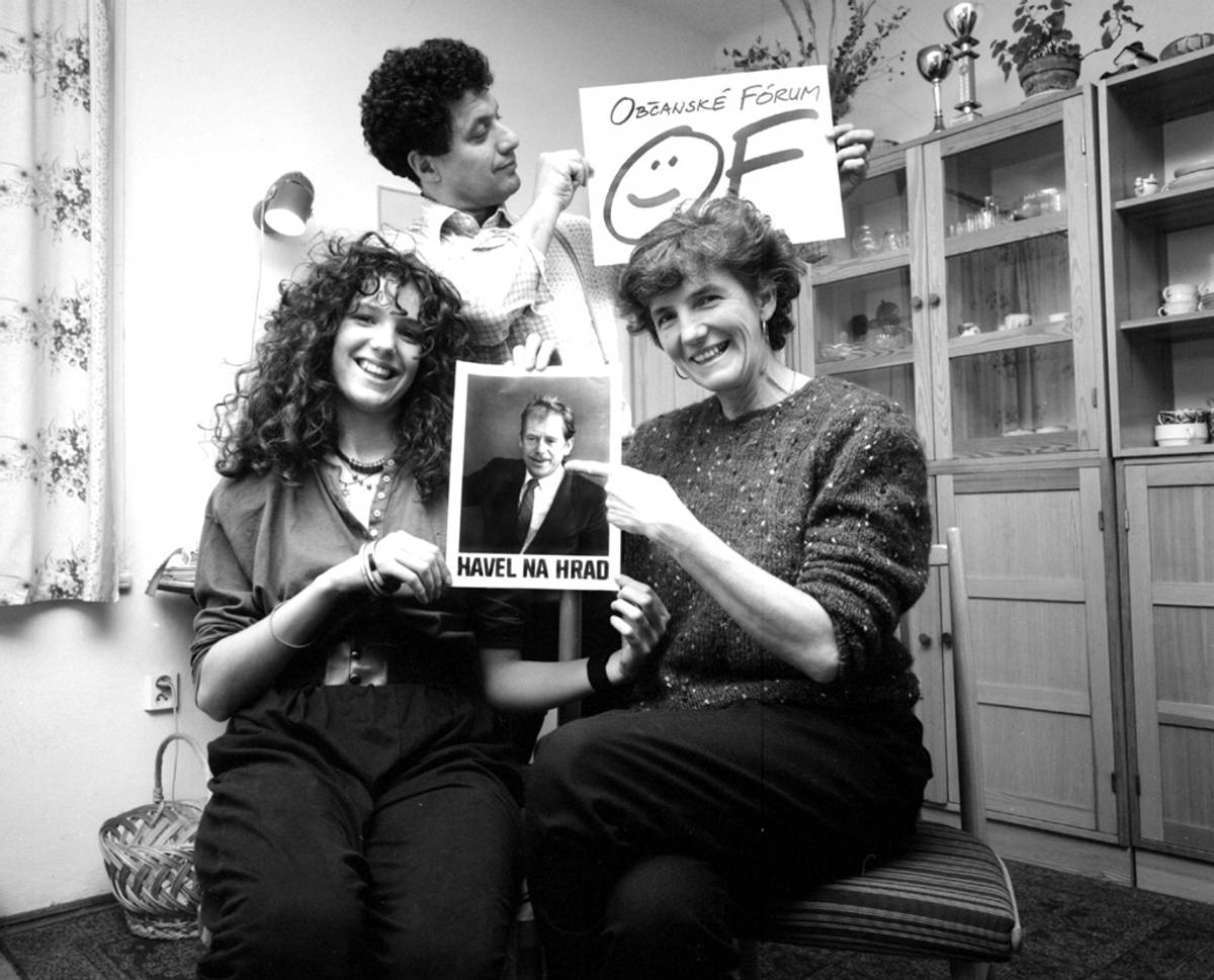 Andre, Andrea, and Marta Ernyei in their Prague apartment, November 1989
