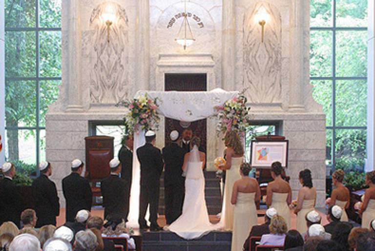 Jews getting married.(Flickr)