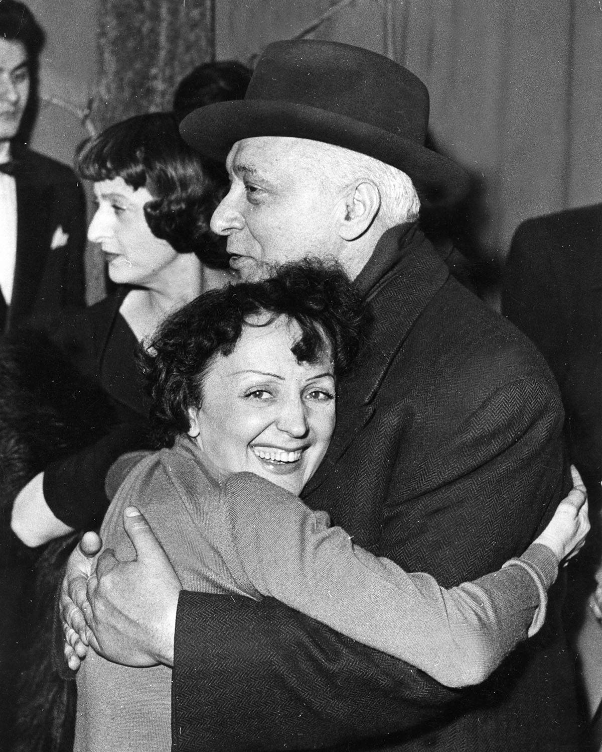 French singer Edith Piaf and Mitty Goldin in 1937. (Photo: Photo 12/Alamy)