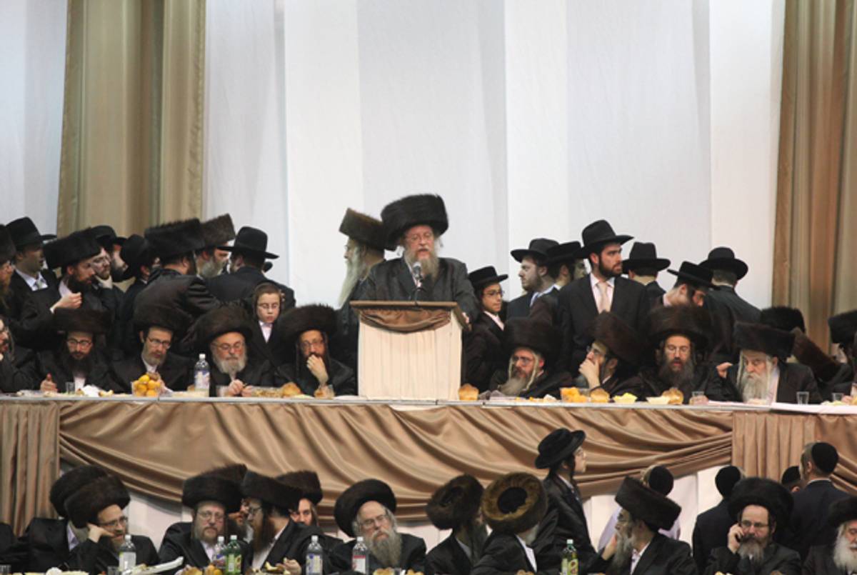 Rabbi Shlomo Yankel Gelbman giving a speech at the annual Satmar dinner in 2010 marking the liberation of R. Joel Teitelbaum on 21 Kislev. (David N. Myers)