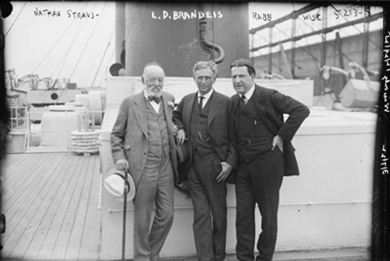 Louis Brandeis, flanked by Rabbi Stephen Samuel Wise, founding secretary of the American Federation of Zionists (right) and Nathan Straus, co-owner of Macy's(Library of Congress)