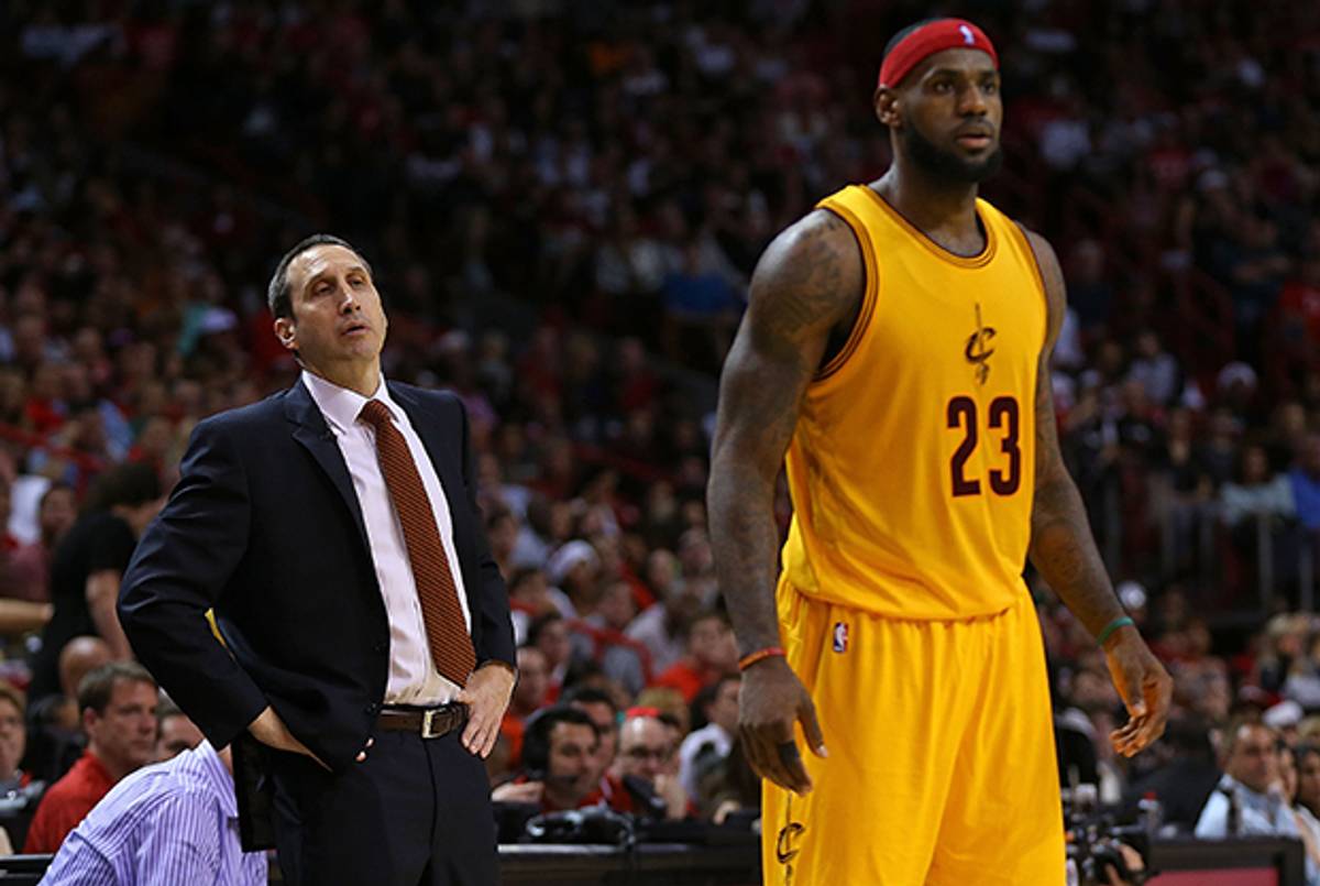 Cleveland Cavaliers head coach David Blatt and small forward Lebron James during a game against the Miami Heat on December 25, 2014. (Mike Ehrmann/Getty Images)