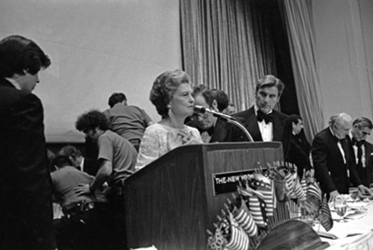 Betty Ford offers a prayer for JNF president Maurice Sage, who had collapsed moments earlier(Courtesy Gerald R. Ford Library)