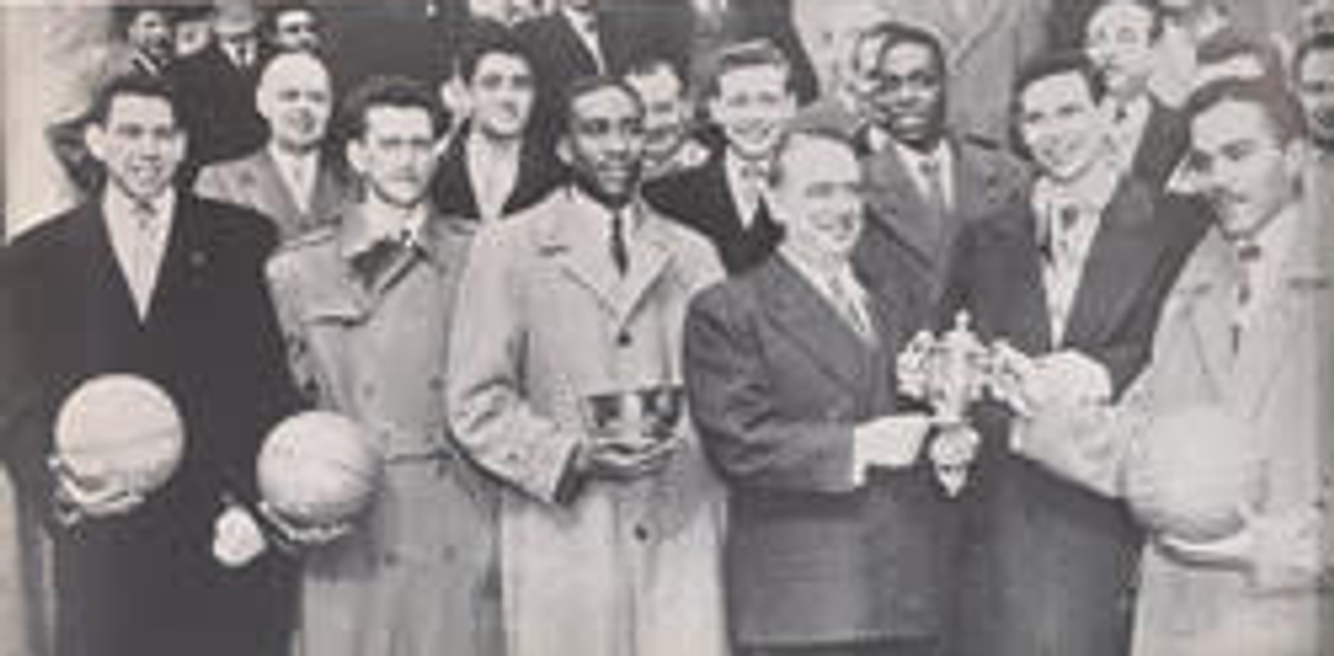 After winning the 1950 National Invitation Tournament championship, members of the City College basketball team pose with New York Mayor William O’Dwyer on the steps of City Hall. To the mayor’s right, Ed Warner holds the tournament’s Most Valuable Player trophy. (Photo: The City College of New York, CUNY Archives)