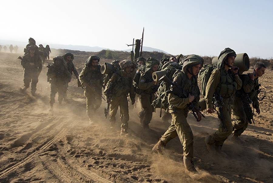 Israeli soldiers from the Golani Brigade take part in a military training exercise on September 1, 2013. (JACK GUEZ/AFP/Getty Images)