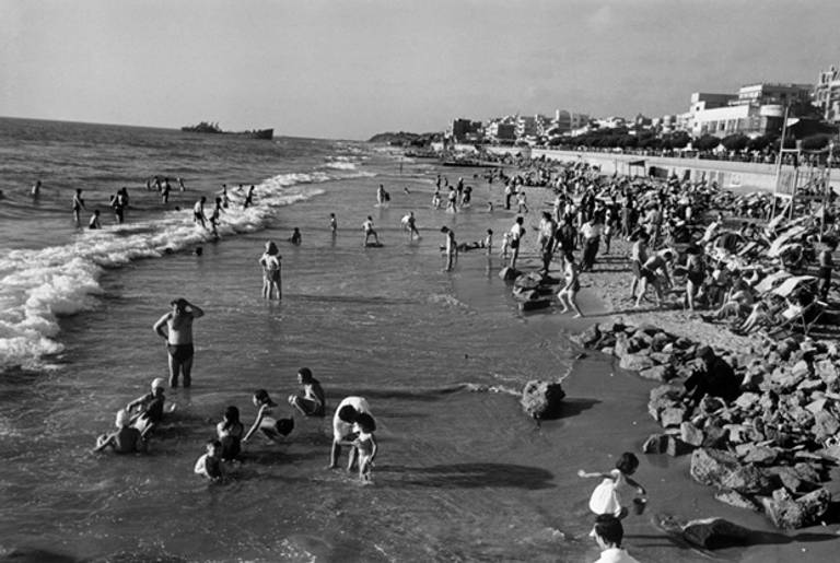 Tel Aviv, 1948.(Robert Capa/International Center of Photography/Magnum Photos)