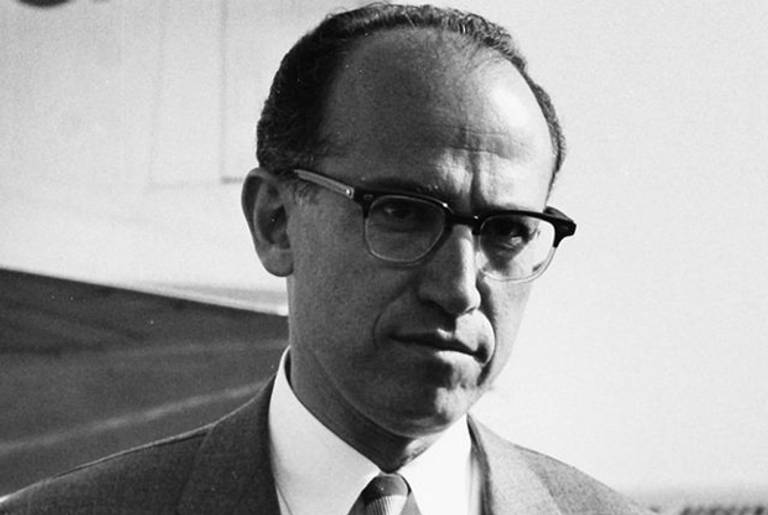 Dr Jonas Salk on May 28, 1959 at the Copenhagen airport. (Wikimedia)