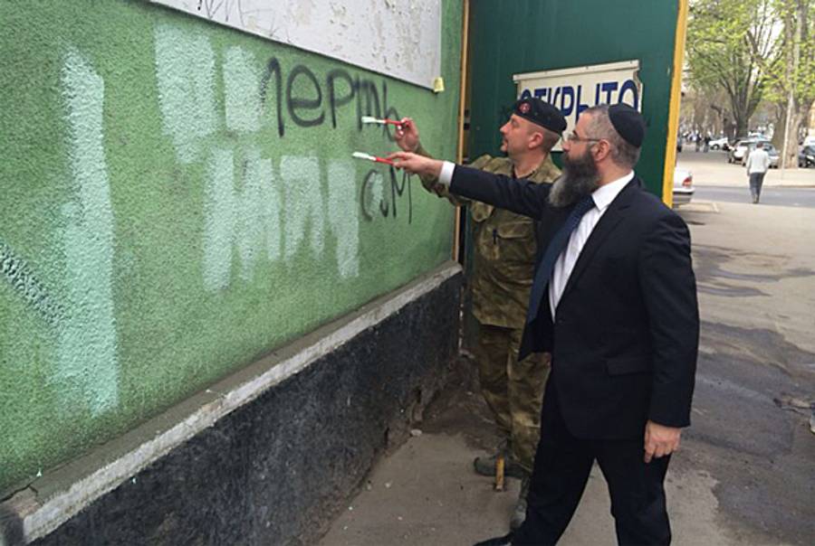 Chief Rabbi of Odessa Abraham Wolff and Right Sector representative erase Nazi symbols in Odessa. (Kapulkin Bolesla/forumdaily.com)