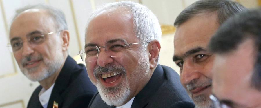 Iranian Foreign Minister Javad Zarif (C) in Vienna, Austria, June 30, 2015. 