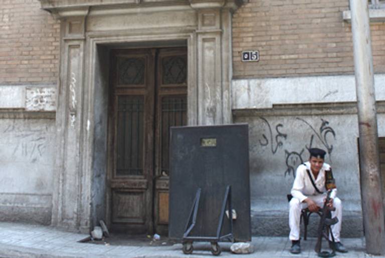 A policeman guards a former Jewish community center next to Cairo's Vitali Madjar synagogue.(Sarah Mishkin)