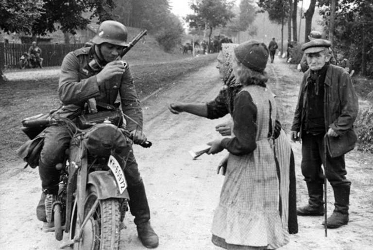 A German soldier with civilians in September 1939 during the German invasion of Poland.(Deutsches Bundesarchiv)