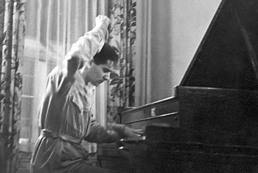 Leonard Bernstein at the piano, 1936.(Courtesy Yale University Press)