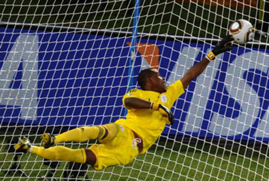 Nigerian goalie Vincent Enyeama blocks a Greek shot yesterday.(Hoang Dinh Nam/AFP/Getty Images)