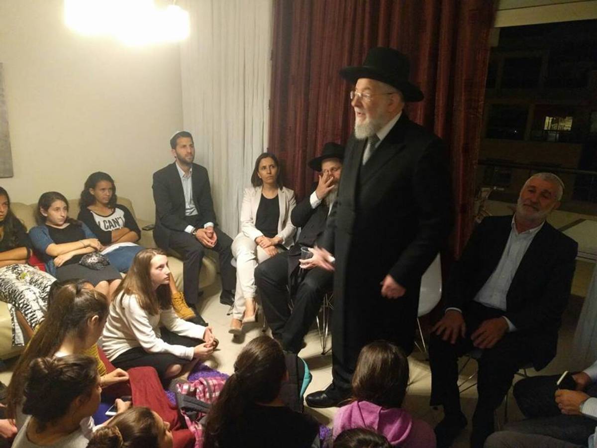 Rabbi Meir Lau, Chief Rabbi of Tel Aviv and Chairman of Yad Vashem, at a Zikaron Basalon event. (Facebook)