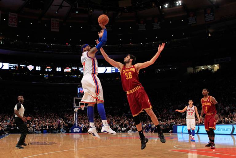 Omri Casspi defends Carmelo Anthony last night in New York (as, yes, Jeremy Lin looks on).(Chris Trotman/Getty Images)