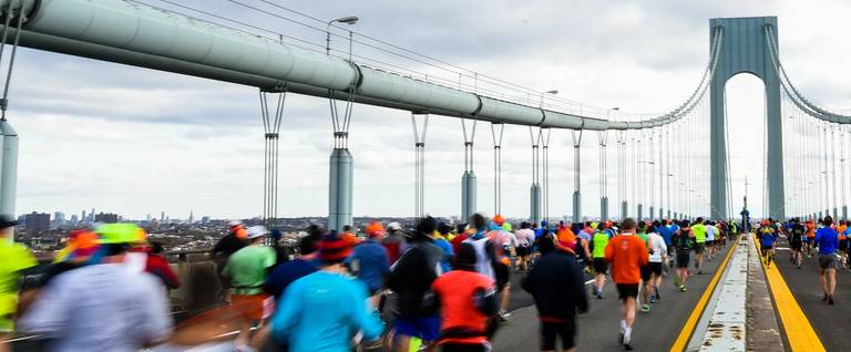 Runners cross the Verrazano-Narrows Bridge at the start of the New York City Marathon, November 2, 2014. 