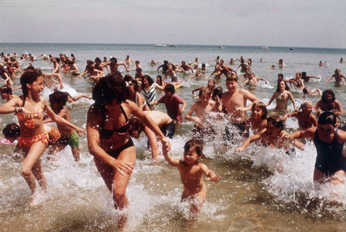 Scene from Steven Spielberg's Jaws. (© 1975 - Universal Pictures. All rights reserved.)