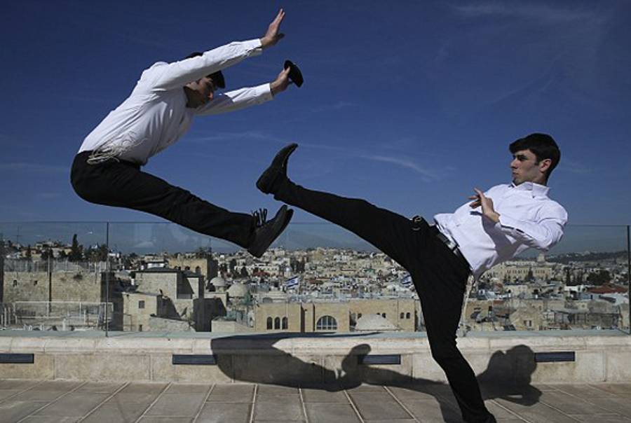 Miki and Yehuda Hayat, who are bringing the Brazilian martial art Capoeira to Israel.(Nati Shohat /FLASH90)