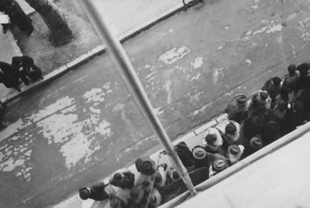 Refugees outside the American consulate in Marseille, France, 1940-'41.(United States Holocaust Memorial Museum, courtesy of Hiram Bingham)