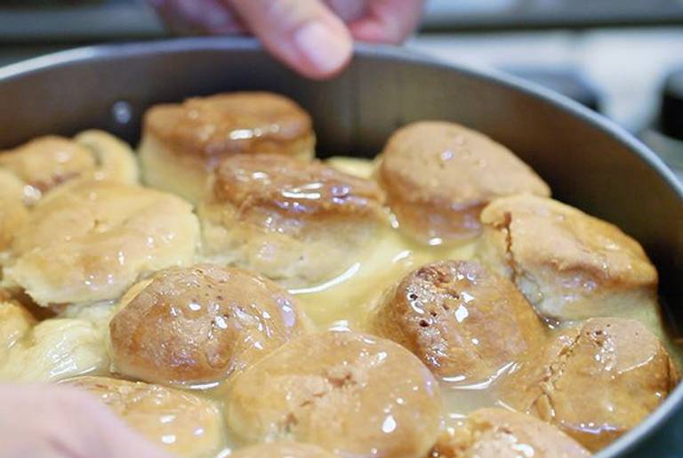 Dampfnudeln – Steamed Dumpling Cake Soaked in Caramel Sauce