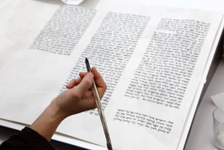 Seltzer writing a sefer Torah in San Francisco’s Contemporary Jewish Museum.(All photos by Bruce Damonte)