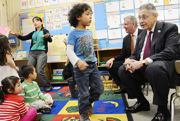 New York City Mayor Bill de Blasio and Assembly Speaker Sheldon Silver sit in a classroom at P.S.1 on Henry St. on April 3, 2014. (Susan Watts-Pool/Getty Images)