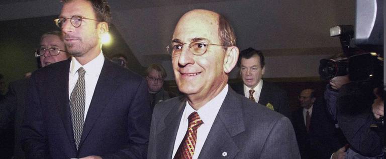 , Charles Bronfman, pictured with Edgar Bronfman Jr (L)  and Edgar Bronfman Sr (REAR), in 2000. Shareholders voted to approve the company's sale to the France-based Vivendi.(Photo: Marcos Townsend/AFP/Getty Images))