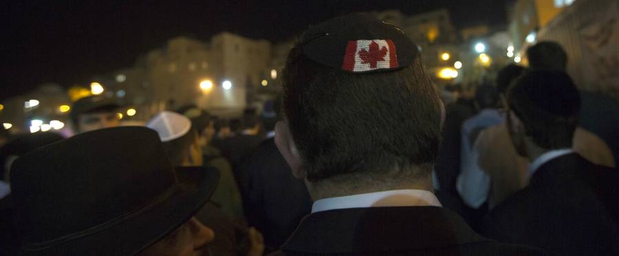 A man wears a kippah with the Canadian flag embroidered on it, at the Western Wall in Jerusalem, January 21, 2014.
