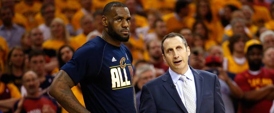 David Blatt speaks with LeBron James during the Eastern Conference Finals of the 2015 NBA Playoffs in Cleveland, Ohio, May 26, 2015. 