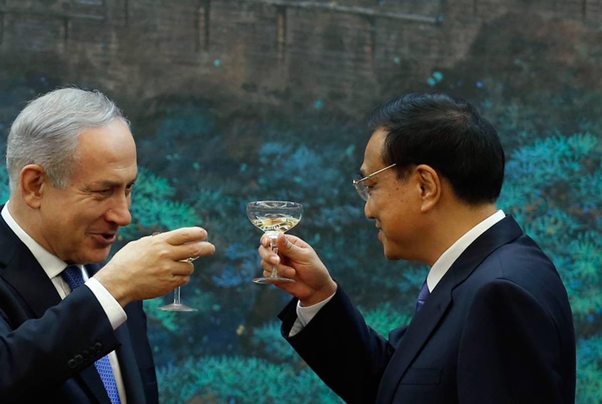 China's Premier Li Keqiang toasts with Israel's Prime Minister Benjamin Netanyahu during a signing ceremony at the Great Hall of the People on May 8, 2013, in Beijing.(Kim Kyung-Hoon-Pool/Getty Images)