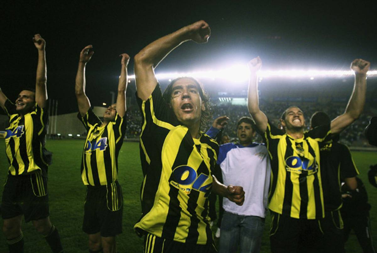 Beitar Jerusalem players celebrate a victory over Maccabi Herzliya at Teddy Stadium in Jerusalem.(Getty Images)